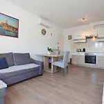 Aleksandra Apartment